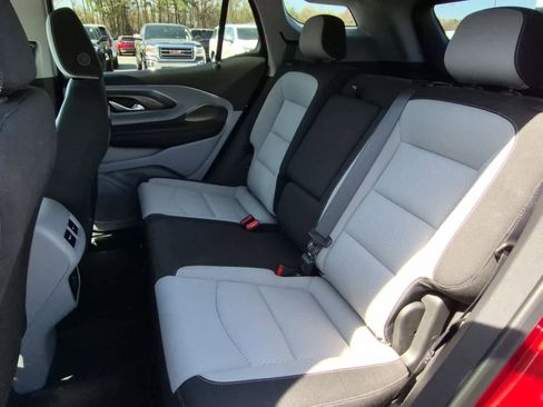 Used 2023 GMC Terrain SLE w/ Driver Convenience Package image 7