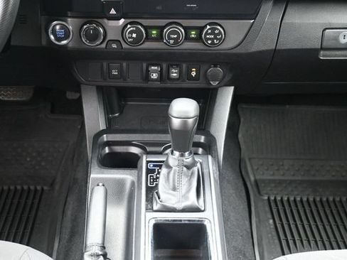 Used 2019 Toyota Tacoma TRD Sport AWD/4WD image 22