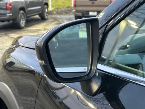 Certified 2025 Nissan Pathfinder SL image 12