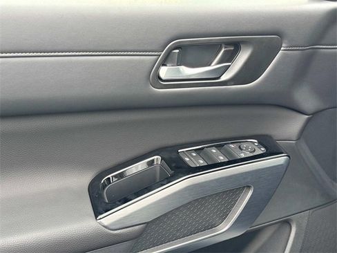 New 2025 Nissan Pathfinder SL image 23