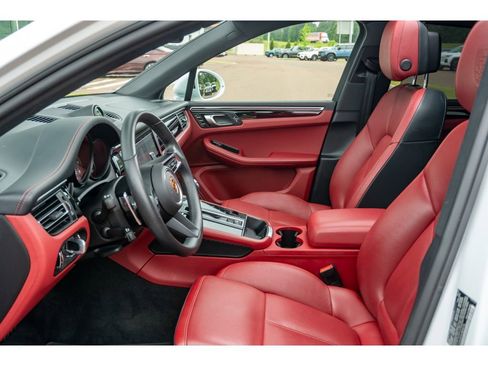 Used 2023 Porsche Macan Turbo AWD/4WD image 12