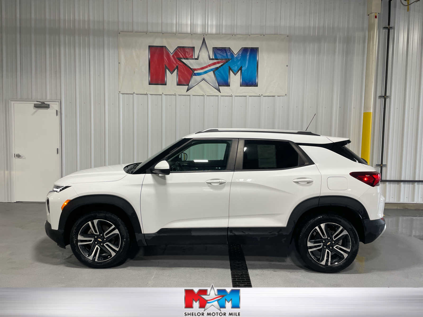 Used 2021 Chevrolet TrailBlazer LT AWD/4WD image 1