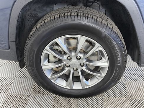 Used 2021 Jeep Cherokee Latitude Lux w/ Comfort/Convenience Group image 8