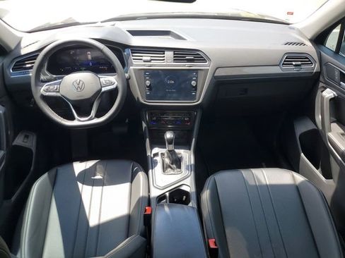 Certified 2024 Volkswagen Tiguan SE w/ Panoramic Sunroof Package FWD image 15
