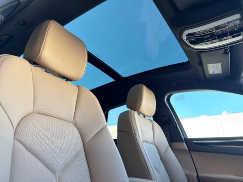 Certified 2026 Porsche Macan AWD/4WD image 19