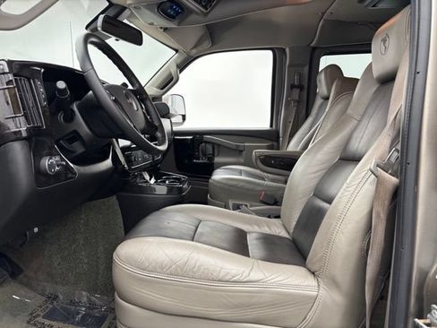 Used 2019 GMC Savana 2500 w/ Enhanced Convenience Package RWD image 18