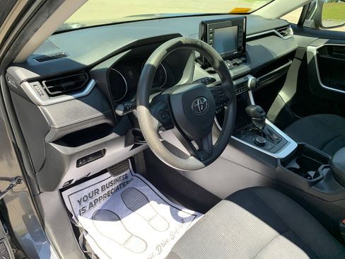 Used 2020 Toyota RAV4 LE w/ Carpet Mat Package AWD/4WD image 26