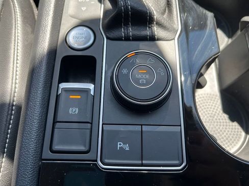 Certified 2023 Volkswagen Atlas SEL AWD/4WD image 15