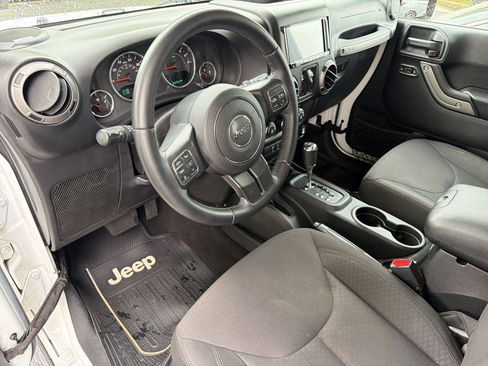 Used 2017 Jeep Wrangler Unlimited Sport w/ Quick Order Package 24S AWD/4WD image 4