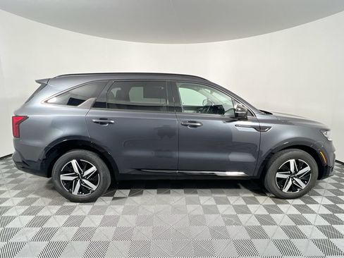 Used 2022 Kia Sorento EX w/ Panoramic Sunroof Package FWD image 2