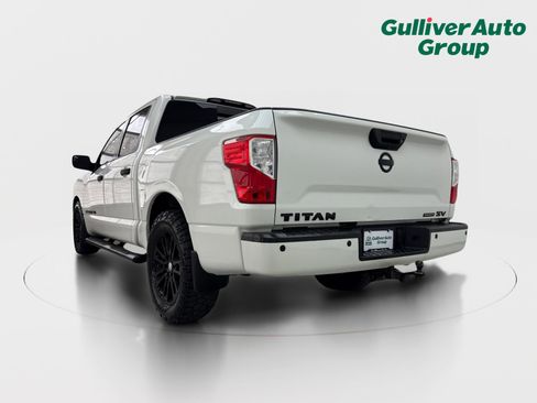 Used 2018 Nissan Titan SV w/ SV Convenience Package RWD image 5