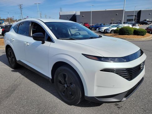 Certified 2025 Nissan Murano SV image 3