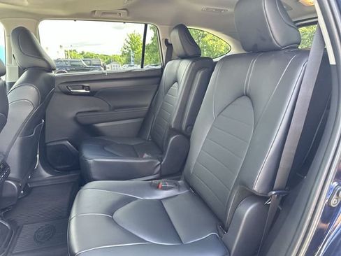 Used 2025 Toyota Highlander XLE AWD/4WD image 27