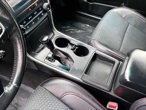 Used 2015 Toyota Camry SE FWD image 16