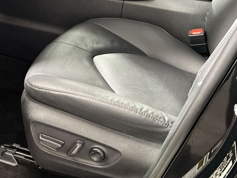 Used 2025 Toyota Grand Highlander AWD image 11