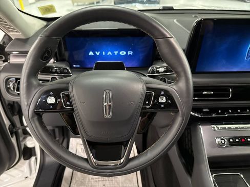 Used 2026 Lincoln Aviator AWD w/ Jet Appearance Package image 11