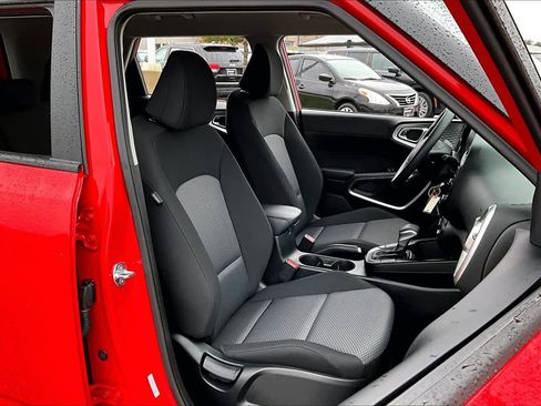Used 2025 Kia Soul LX w/ LX Technology Package image 8
