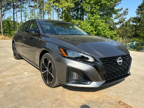 New 2026 Nissan Altima 2.5 SR FWD image 3