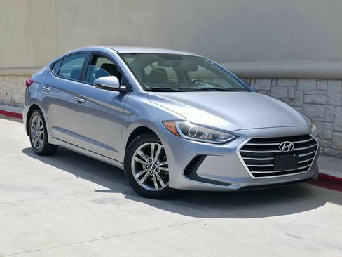 Used 2017 Hyundai Elantra SE FWD image 1