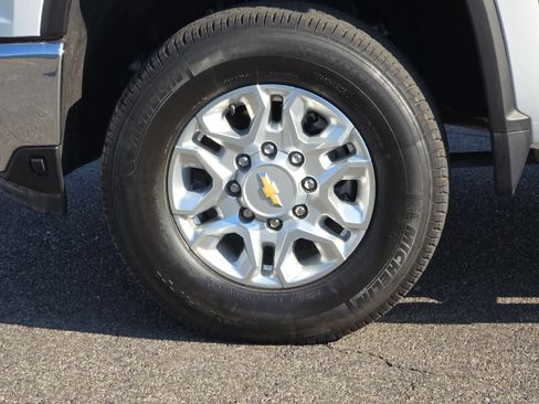 Used 2024 Chevrolet Silverado 2500 LT image 25