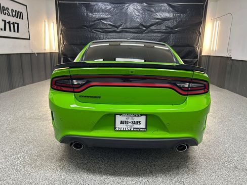 Used 2017 Dodge Charger R/T w/ Quick Order Package 29S RWD image 5