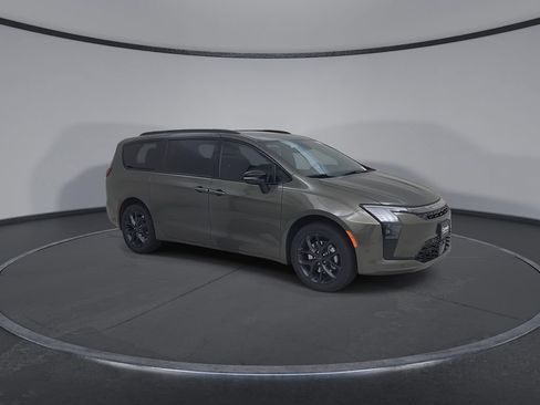 New 2027 Chrysler Pacifica Limited w/ Family Tech Group AWD/4WD image 2