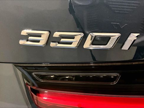 Certified 2025 BMW 330i xDrive Sedan w/ Premium Package AWD/4WD image 9