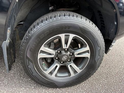 Used 2018 Toyota Tacoma SR image 24