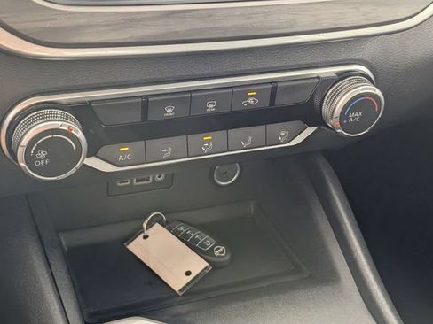 Used 2025 Nissan Altima 2.5 SV FWD image 23