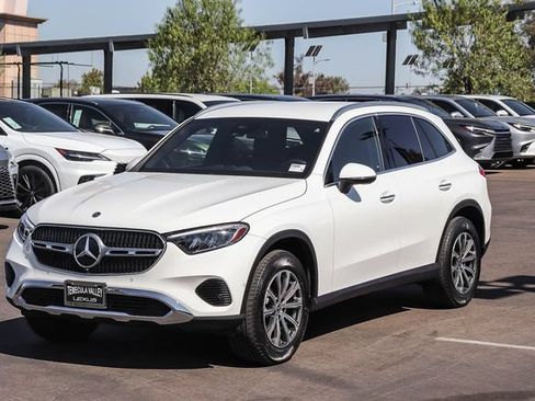 Used 2025 Mercedes-Benz GLC 300 image 3