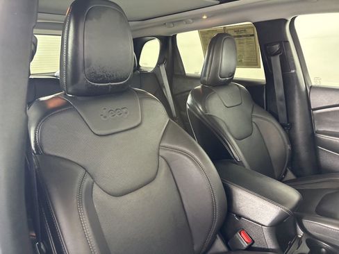 Used 2021 Jeep Cherokee Limited image 29