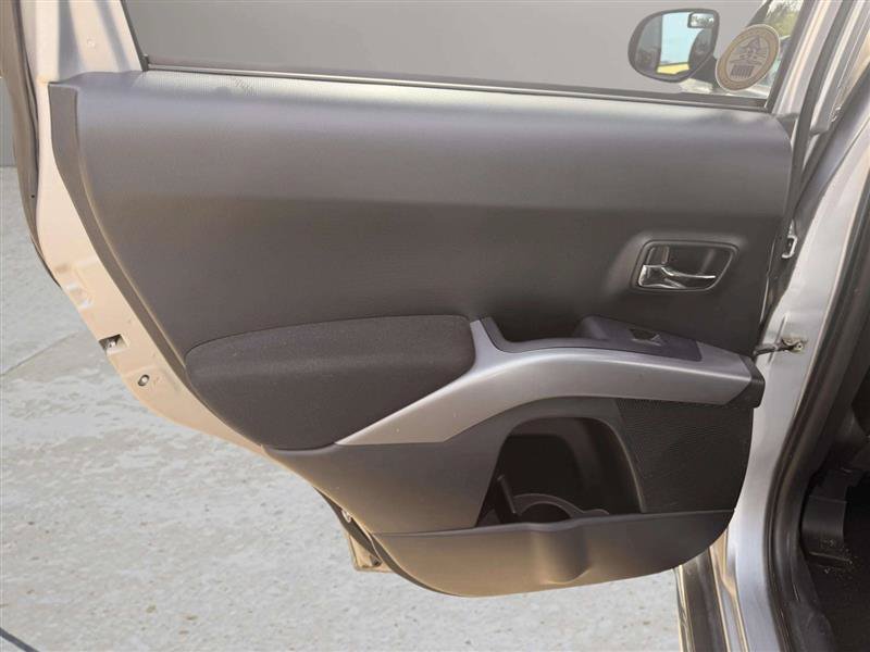 Used 2010 Mitsubishi Outlander SE FWD image 26