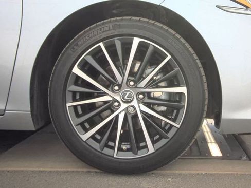 Used 2024 Lexus ES 350 w/ Premium Package image 11