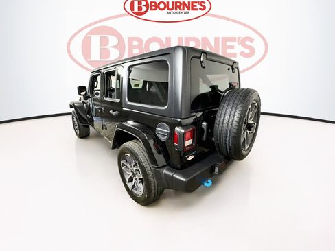 Used 2024 Jeep Wrangler Unlimited w/ Convenience Group AWD/4WD image 7