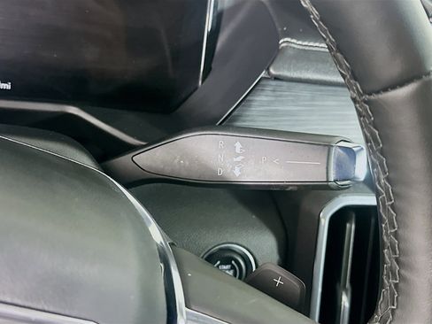 Used 2025 GMC Acadia Elevation image 25