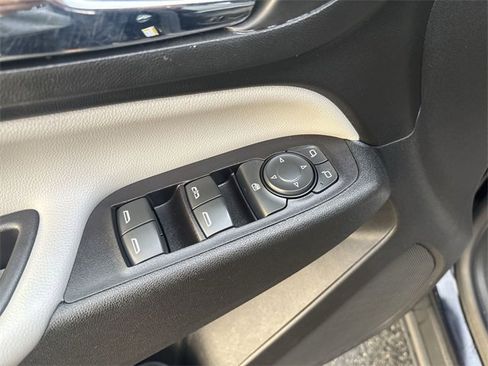 Used 2020 Chevrolet Equinox LS w/ LS Convenience Package image 24