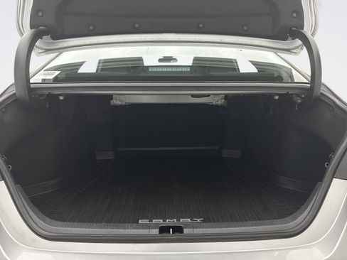 Used 2020 Toyota Camry SE FWD image 19