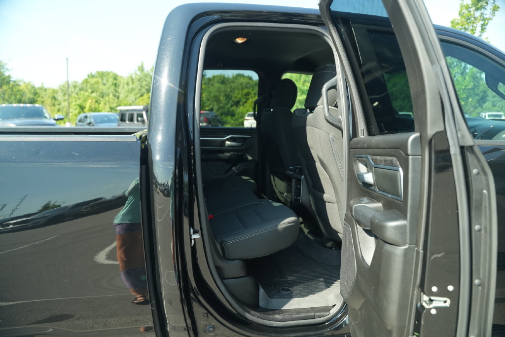 Used 2024 RAM 1500 Big Horn AWD/4WD image 23