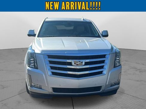 Used 2017 Cadillac Escalade 4WD image 2