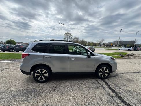 Used 2018 Subaru Forester 2.5i Premium w/ Popular Package #3A AWD/4WD image 6