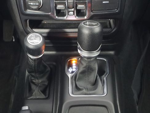 Used 2023 Jeep Wrangler Unlimited w/ Sun & Screen Package AWD/4WD image 28