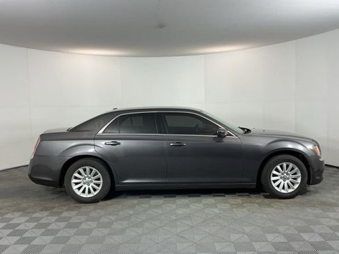 Used 2014 Chrysler 300 RWD image 4