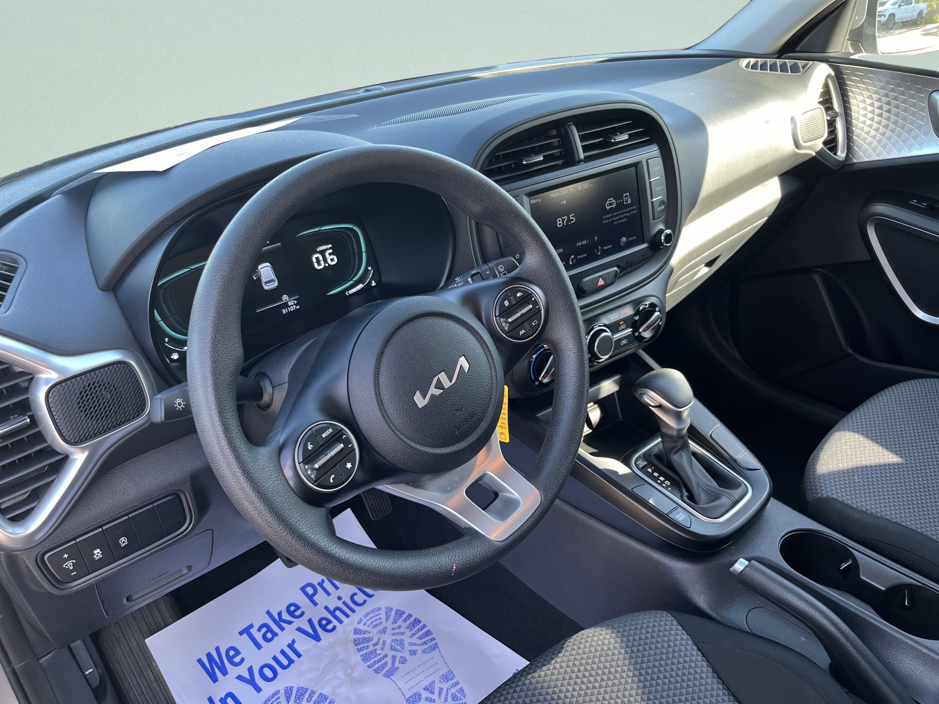 Used 2025 Kia Soul LX w/ LX Technology Package FWD image 12