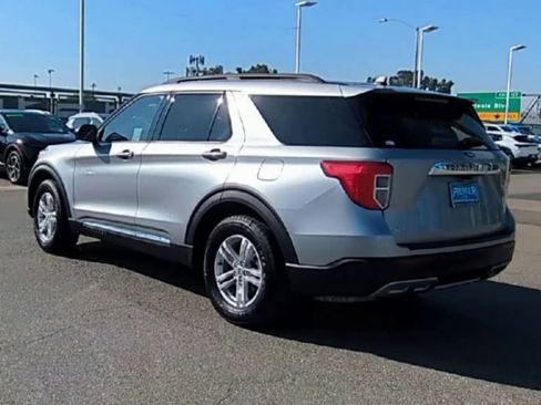 Used 2023 Ford Explorer XLT w/ Equipment Group 202A image 6