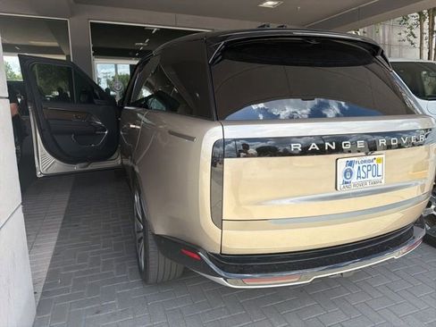 Used 2025 Land Rover Range Rover Long Wheelbase SE AWD/4WD image 5