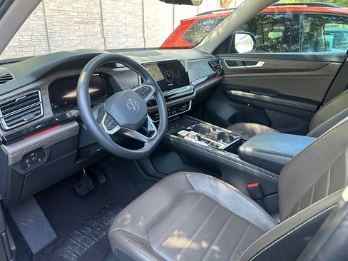 Used 2024 Volkswagen Atlas SEL AWD/4WD image 15