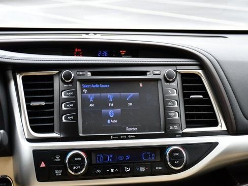 Used 2018 Toyota Highlander XLE image 26