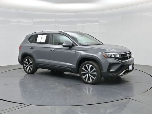 Used 2023 Volkswagen Taos SE w/ Panoramic Sunroof Package AWD/4WD image 25