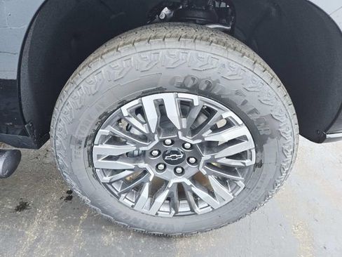 New 2026 Chevrolet Suburban Z71 w/ Comfort Package image 16