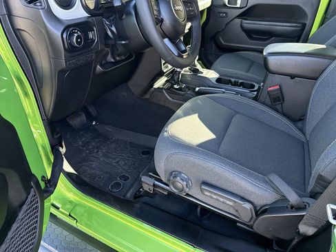 Used 2025 Jeep Wrangler Sport image 22